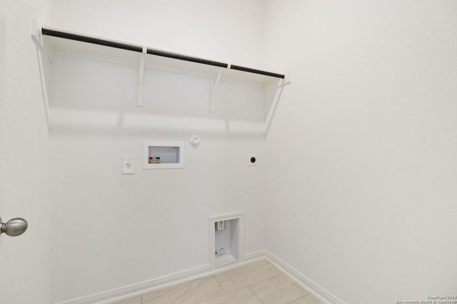 Spacious, unfurnished interior of a new home in Thomas Pond, San Antonio (Image 32). Spacious, unfurnished interior of a new home in Thomas Pond, San Antonio (Image 32).