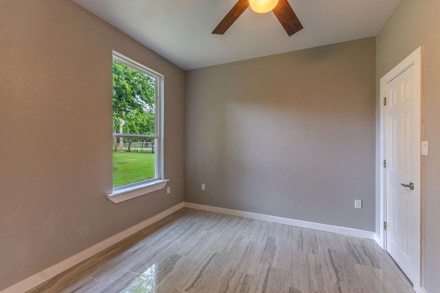 Spacious, unfurnished interior of a new home in , Walnut Springs (Image 27).