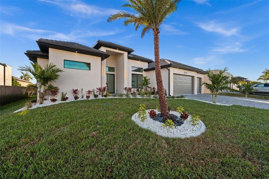 Exterior details and patio area of a home in , Cape Coral (Image 22).