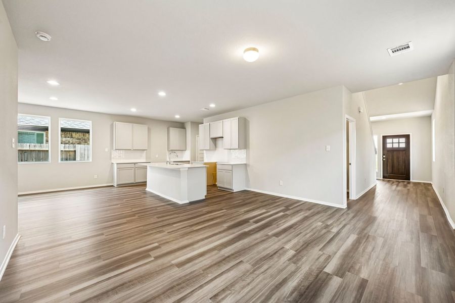 Spacious, unfurnished interior of a new home in Sorella, Tomball (Image 10).