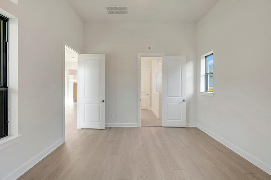 Spacious, unfurnished interior of a new home in Sienna - Landmark Row Collection, Missouri City (Image 23).