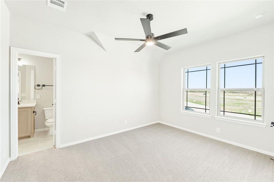 Spacious, unfurnished interior of a new home in The Oaks, Red Oak (Image 24).