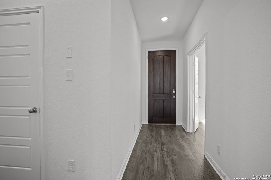 Spacious, unfurnished interior of a new home in Davis Ranch, San Antonio (Image 26). Spacious, unfurnished interior of a new home in Davis Ranch, San Antonio (Image 26).