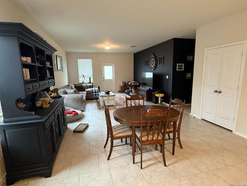Furnished interior view inside a new home in Cinco Lakes, San Antonio (Image 4).