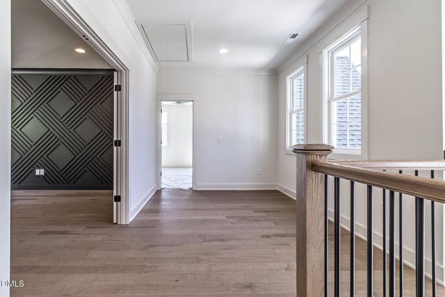 300_MEADOW_WALK_DR_INTERIOR_53