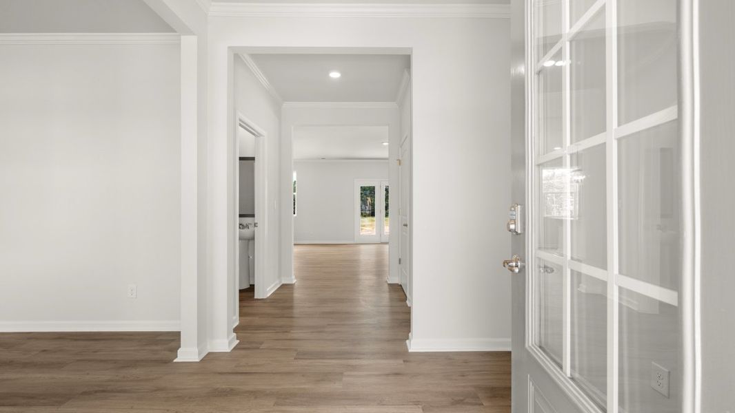 Representative unfurnished interior of a home built from the Green by D.R. Horton in Fairway 17 at Mirror Lake, Villa Rica (Image 18).