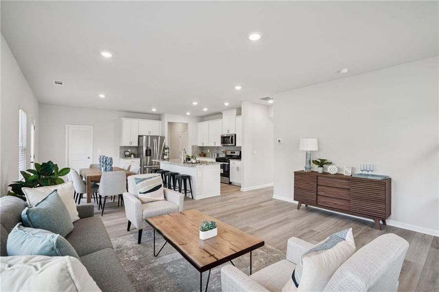 Furnished interior view inside a new home in Ivey Township, Dallas (Image 13).