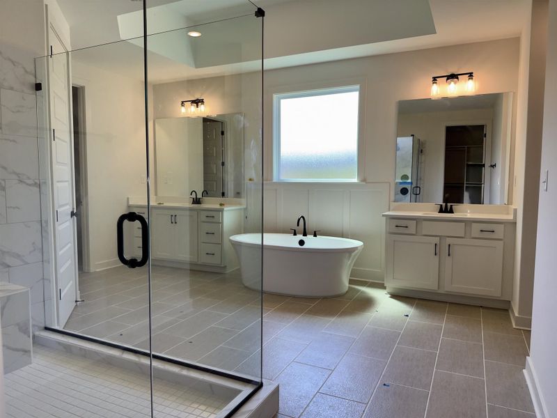 Furnished interior view inside a new home in White Oak, Arlington (Image 10).