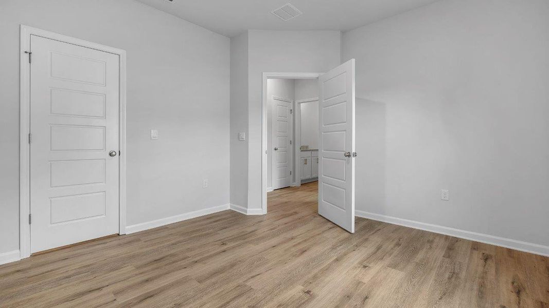 Spacious, unfurnished interior of a new home in Greystone, Crawfordville (Image 16).