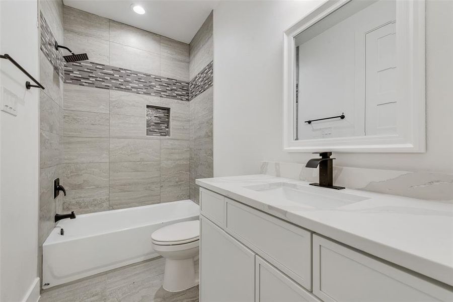 Furnished interior view inside a new home in , Dallas (Image 13).