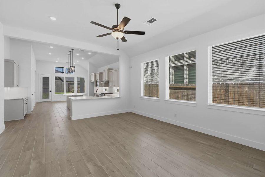 Spacious, unfurnished interior of a new home in Sienna 45', Missouri City (Image 13). Spacious, unfurnished interior of a new home in Sienna 45', Missouri City (Image 13).