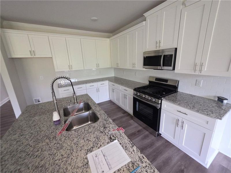 Furnished interior view inside a new home in Hellen Valley, Braselton (Image 4).