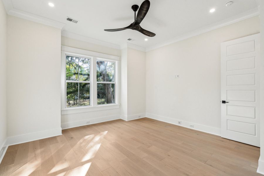 Spacious, unfurnished interior of a new home in , Mount Pleasant (Image 49).