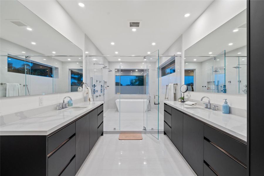 Furnished interior view inside a new home in , Pompano Beach (Image 20).