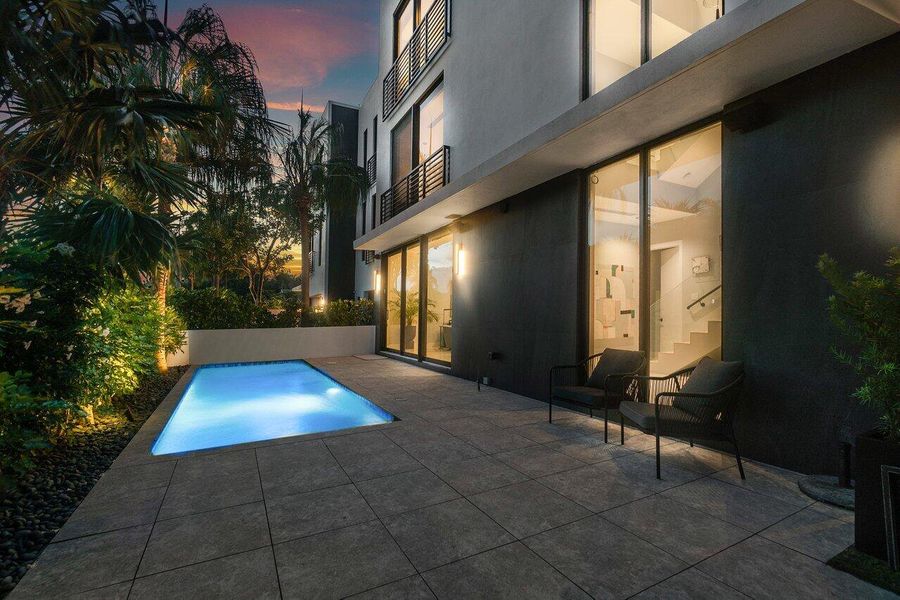 060-914PalmTrail-DelrayBeach-FL-33483-SM