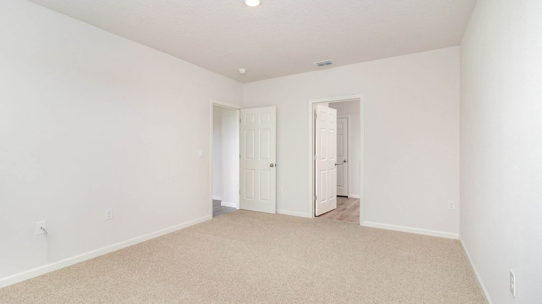 Spacious, unfurnished interior of a new home in Cypress Bay West, Palm Bay (Image 14).