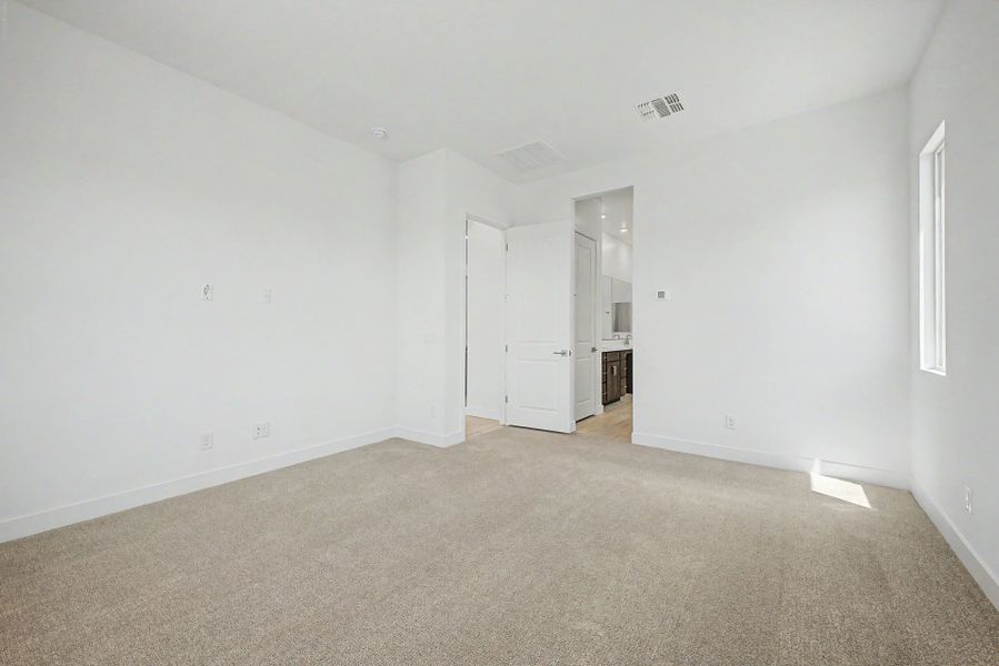 Spacious, unfurnished interior of a new home in Frontera, Surprise (Image 11).