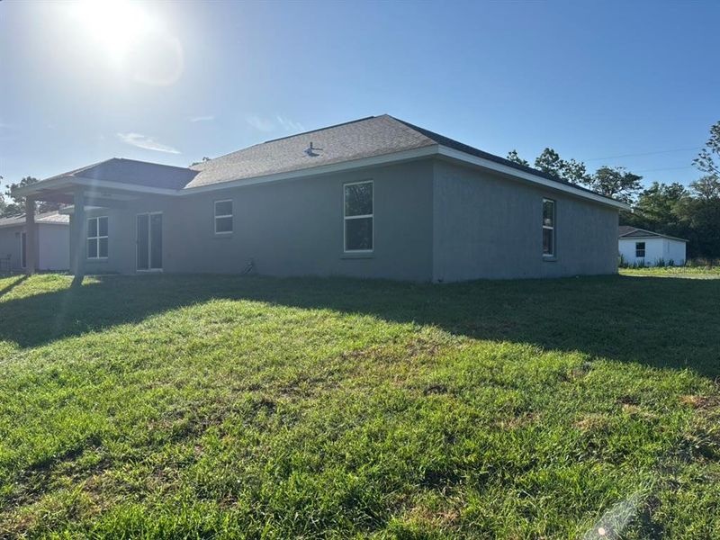 Exterior details and patio area of a home in , Dunnellon (Image 18).