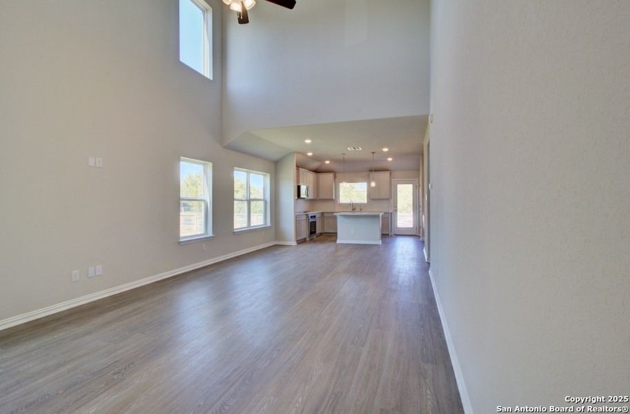 Spacious, unfurnished interior of a new home in Casinas at Gruene, New Braunfels (Image 18).