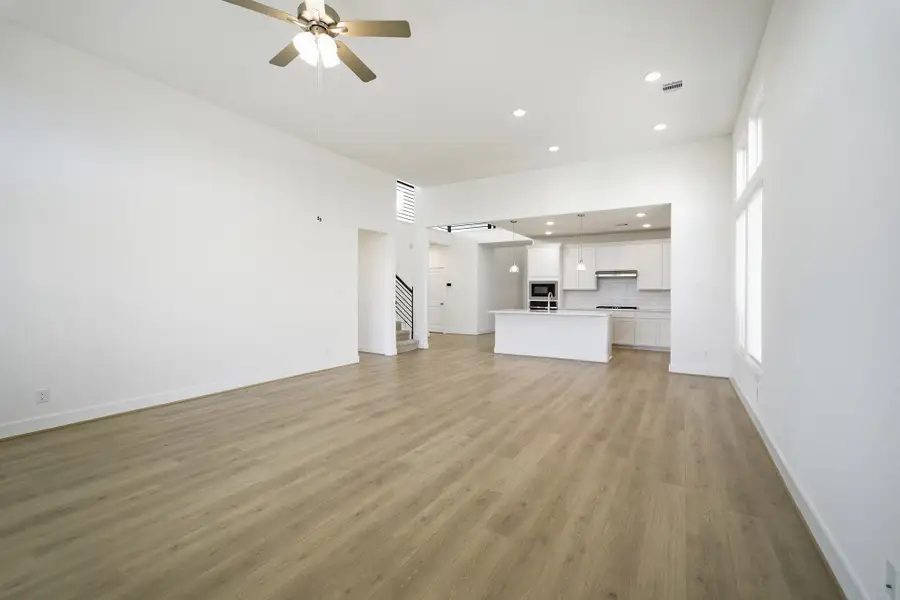 Spacious, unfurnished interior of a new home in Sunterra Lakes, Brookshire (Image 27).