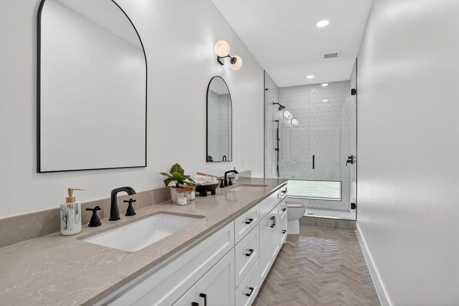 Furnished interior view inside a new home in , Weatherford (Image 31).