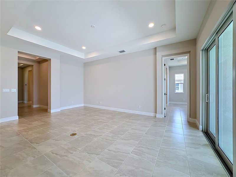 Spacious, unfurnished interior of a new home in Watercolor Place, Bradenton (Image 48).