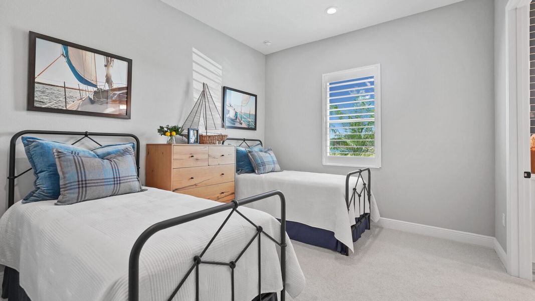 Representative furnished interior of a home built from the Sea Mist by Neal Communities in Vistera of Venice, Venice (Image 18).