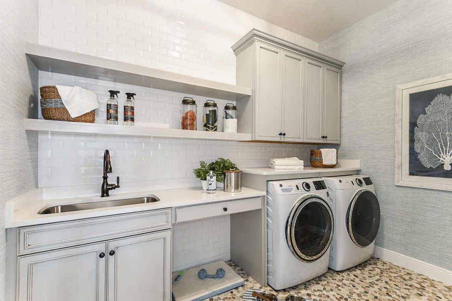 Furnished interior view inside a new home in Windward, Lakewood Ranch (Image 10).