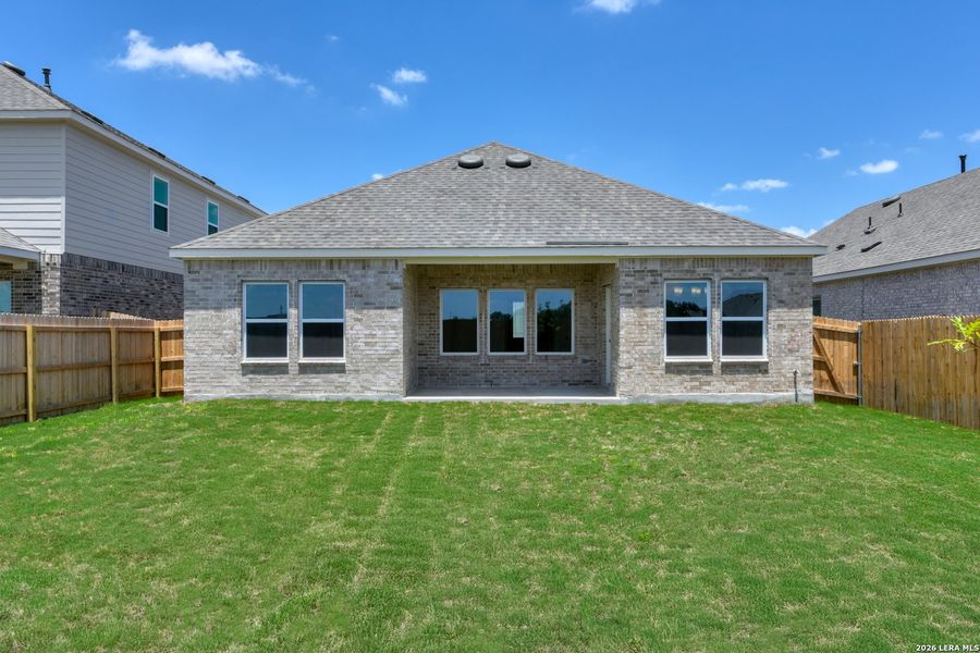 Exterior details and patio area of a home in Nopal Valley, San Antonio (Image 19).