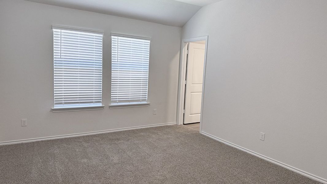 Spacious, unfurnished interior of a new home in The Reserve at Timber Creek, Lindale (Image 11).