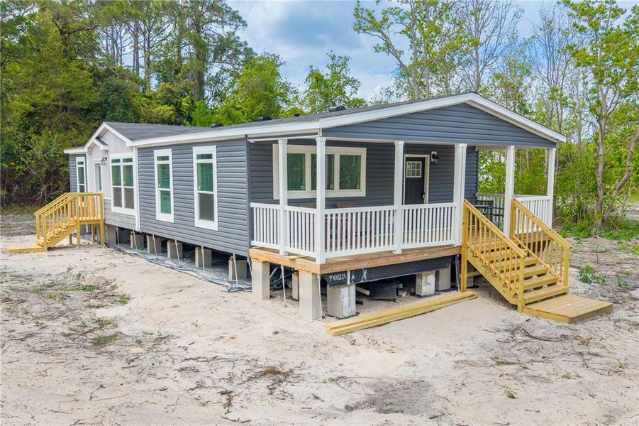 Exterior details and patio area of a home in , Starke (Image 23).
