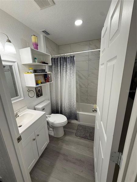 Furnished interior view inside a new home in , Mascotte (Image 8).