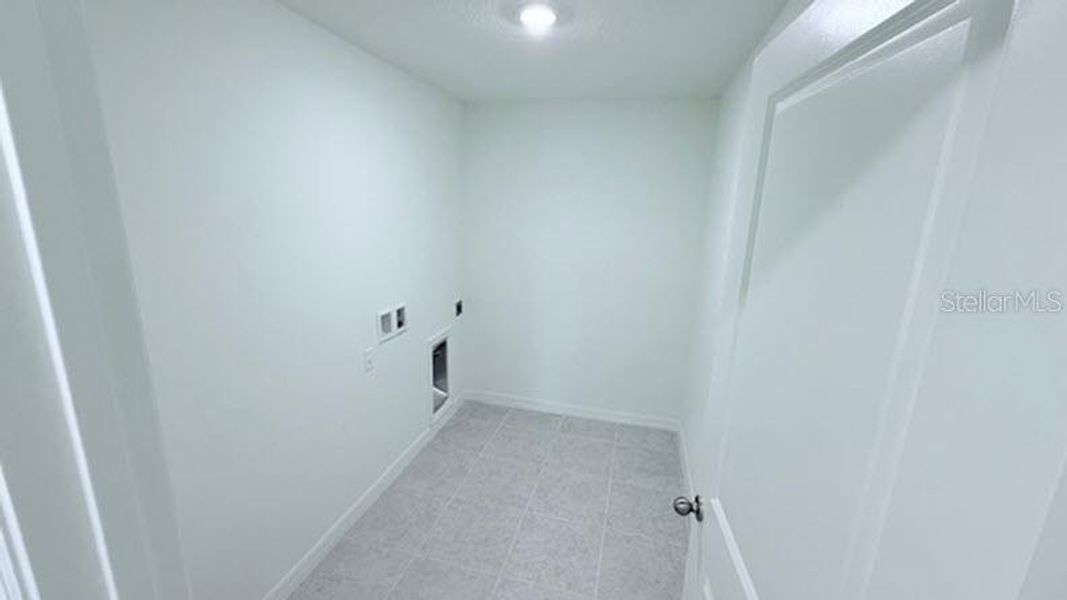 Spacious, unfurnished interior of a new home in , Palm Coast (Image 8).