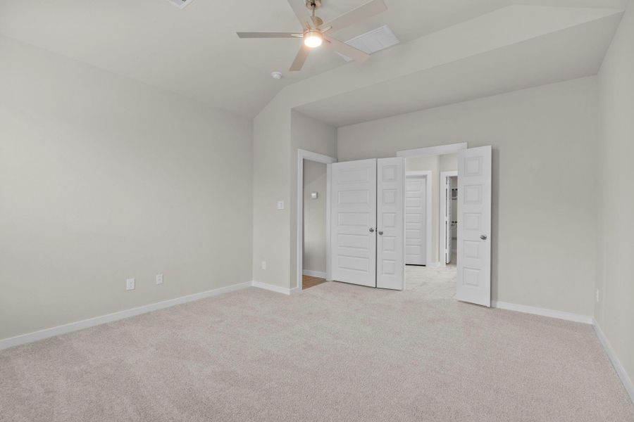 Spacious, unfurnished interior of a new home in Briarwood Crossing, Rosenberg (Image 21).