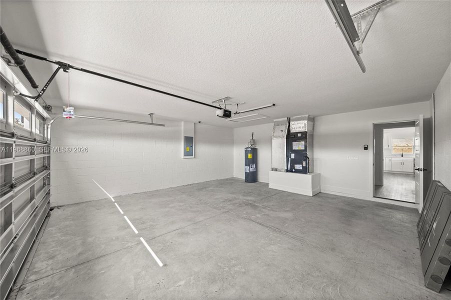 Spacious, unfurnished interior of a new home in , Ocala (Image 10).