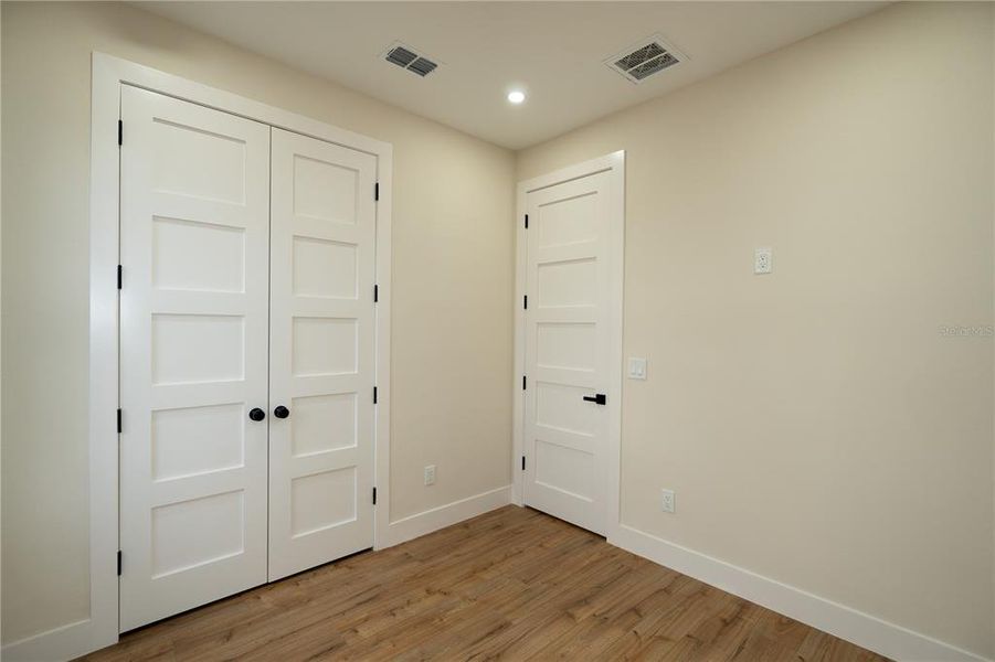 Spacious, unfurnished interior of a new home in , Tampa (Image 35).