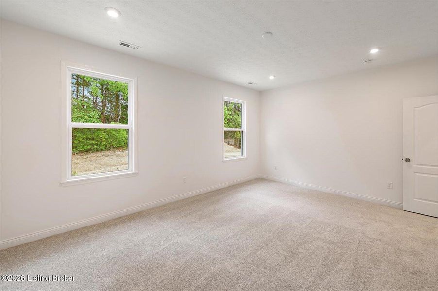 Spacious, unfurnished interior of a new home in Vista Hills, Louisville (Image 22).