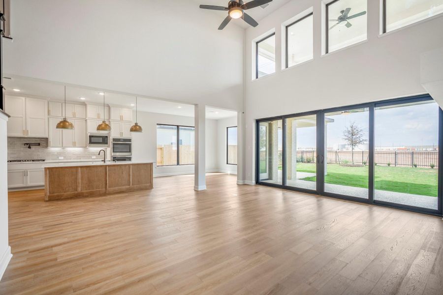 Spacious, unfurnished interior of a new home in Jordan Ranch 70' Lots, Fulshear (Image 37). Spacious, unfurnished interior of a new home in Jordan Ranch 70' Lots, Fulshear (Image 37).