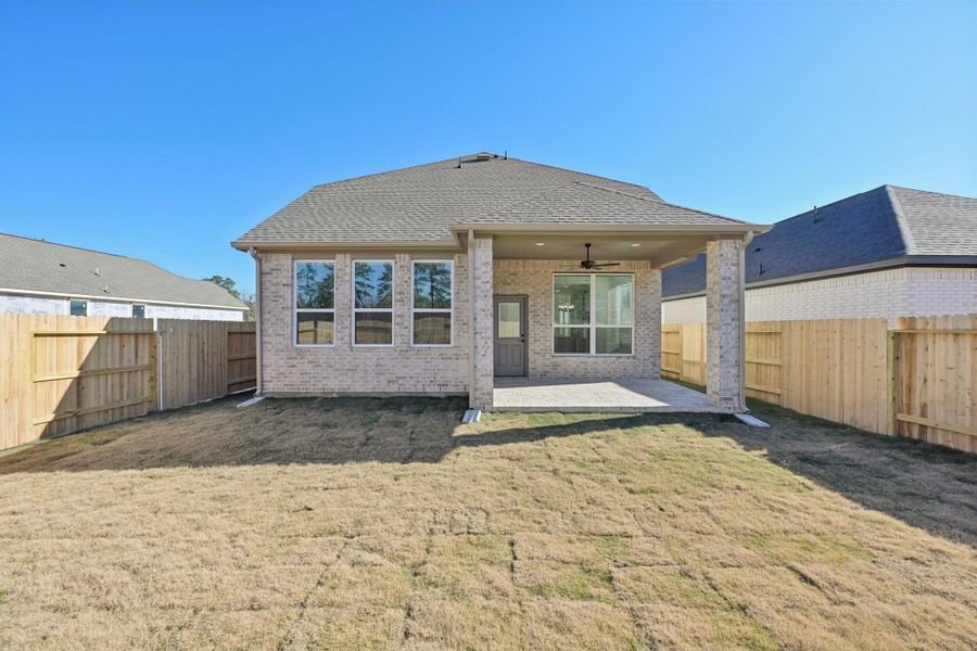 Exterior details and patio area of a home in Evergreen, Conroe (Image 4).