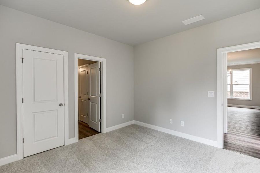 Spacious, unfurnished interior of a new home in Hemingway, Flowery Branch (Image 39).