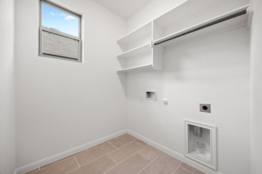 Spacious, unfurnished interior of a new home in Trinity Ranch, Elgin (Image 28).