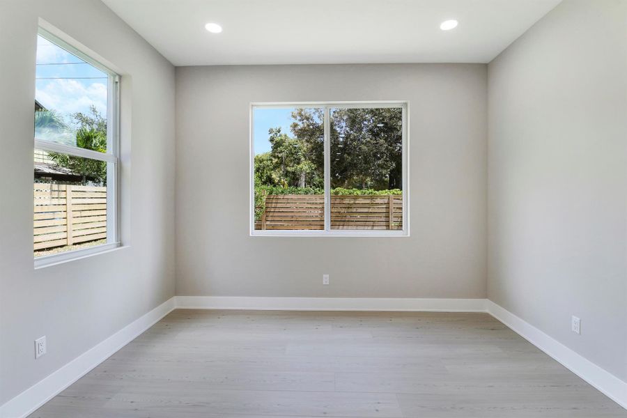 Spacious, unfurnished interior of a new home in , Jensen Beach (Image 22).