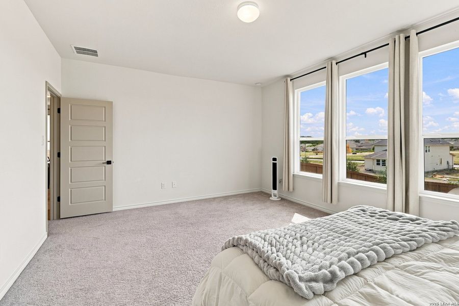 Spacious, unfurnished interior of a new home in , San Antonio (Image 21).