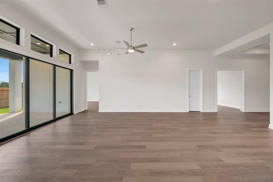 Spacious, unfurnished interior of a new home in The Highlands Encore - Harbor Collection, Porter (Image 20).