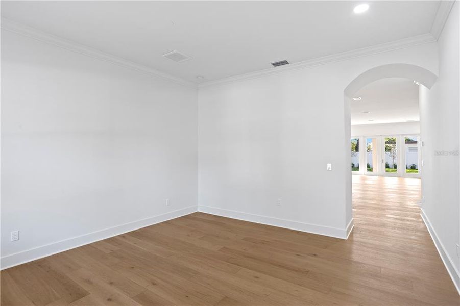 Spacious, unfurnished interior of a new home in , Tampa (Image 21).