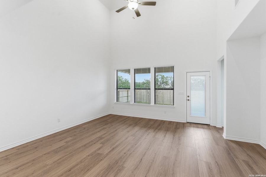 Spacious, unfurnished interior of a new home in Lily Springs, Seguin (Image 16).