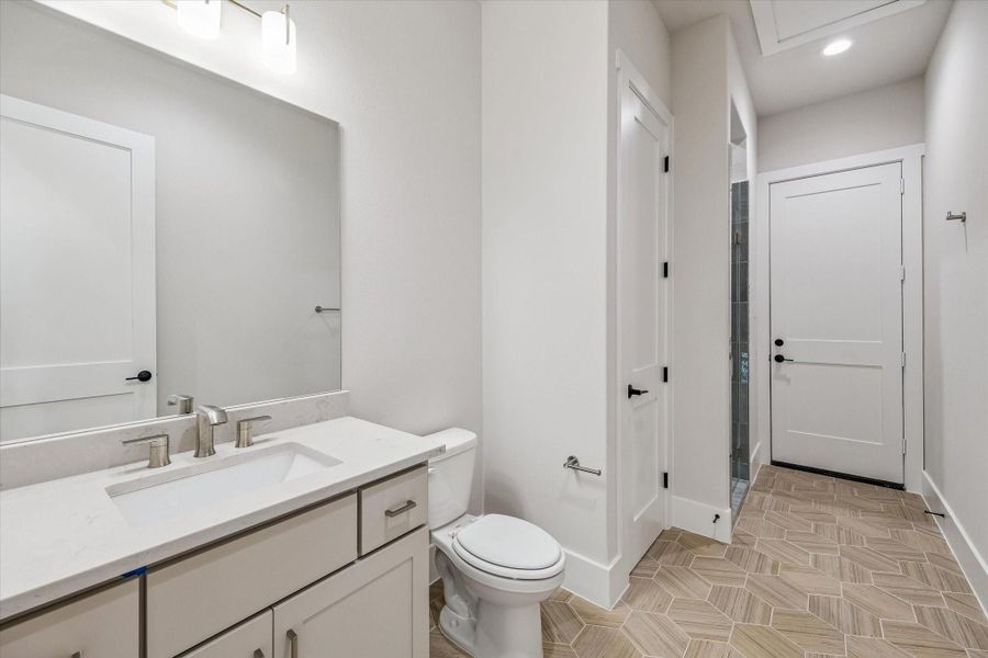The 5th Secondary Bath with shower and private access to Backyard (perfect Pool Bath!). The 5th Secondary Bath with shower and private access to Backyard (perfect Pool Bath!).