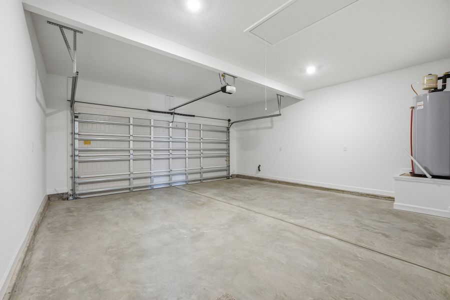 Spacious, unfurnished interior of a new home in McCarthy Estates, Defuniak Springs (Image 28).