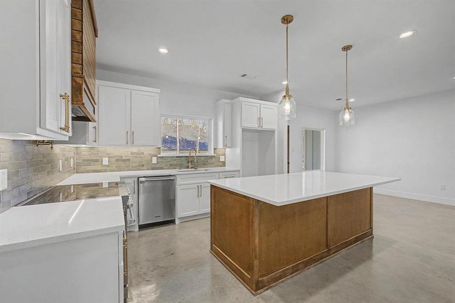 Furnished interior view inside a new home in , Pottsboro (Image 12).
