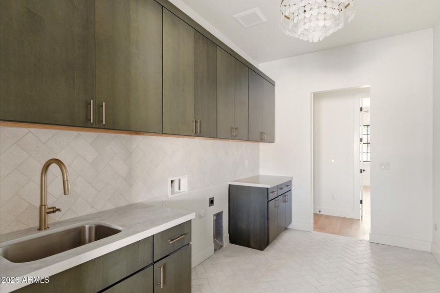 Laundry Room w Built-In Cabinets & Sink Laundry Room w Built-In Cabinets & Sink